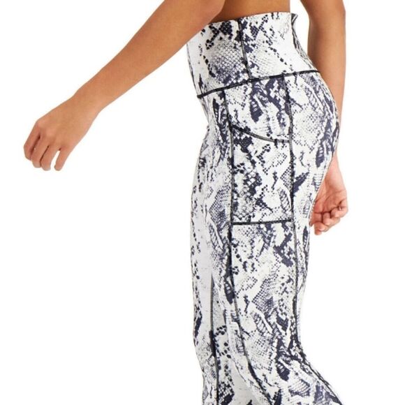 Ideology High Rise Side Pocket Snake White Crop Plus Size Leggings -I - Picture 10 of 10